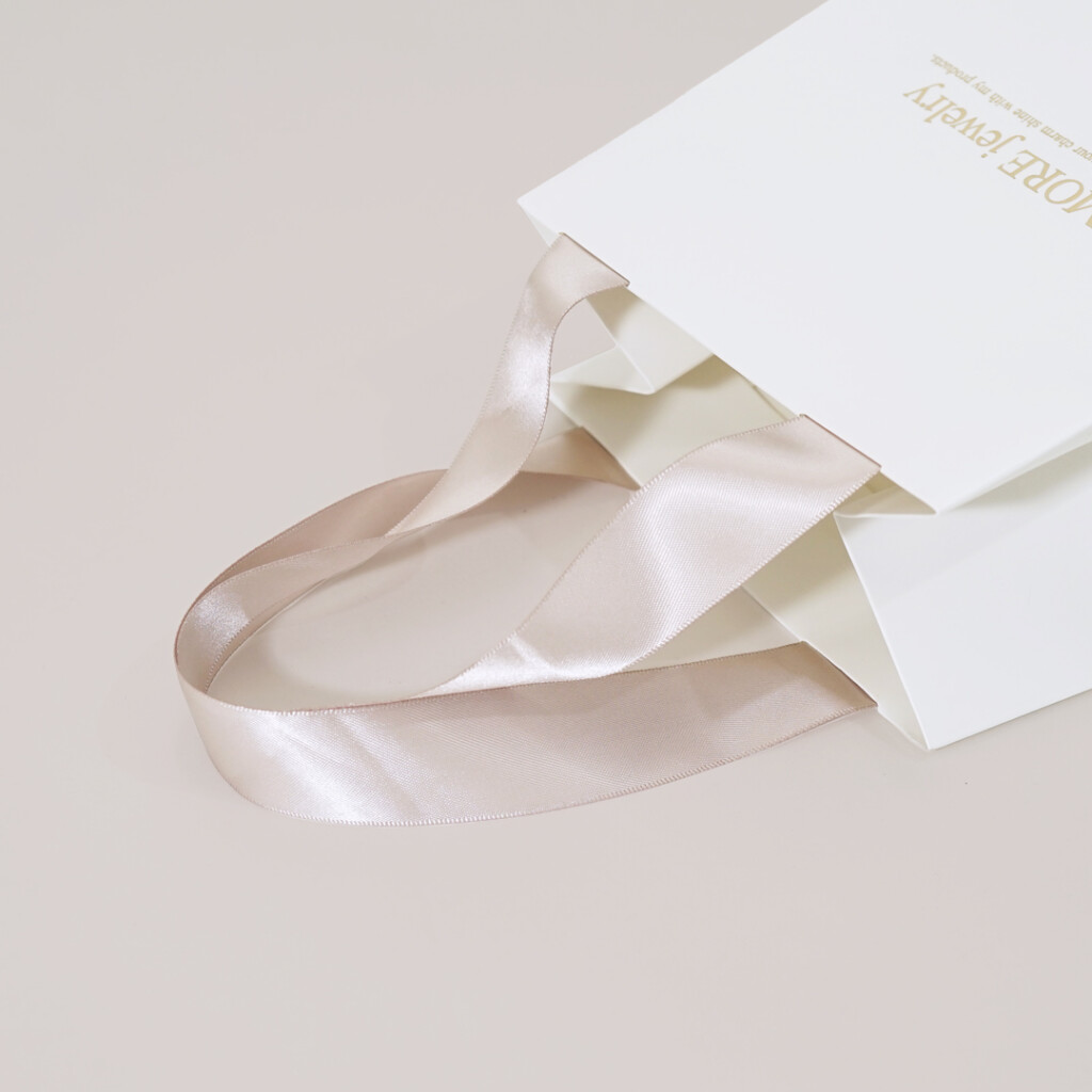 ゴールドの浮き出し箔が上品なパッケージ6