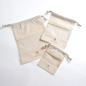 環境意識の高いコスメブランドが選んだ、サステナブルなオリジナルコットン巾着