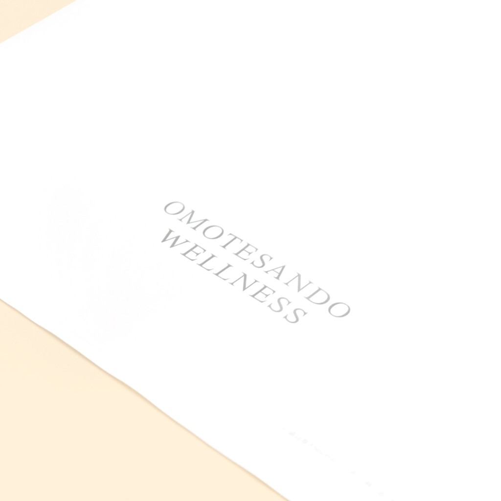 シルバーロゴが際立つパッケージ8