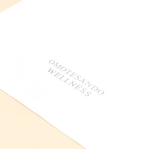 シルバーロゴが際立つパッケージ8