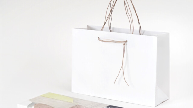 極細ハンドルが印象的な、和洋菓子専門店の和モダンショッパーを読む