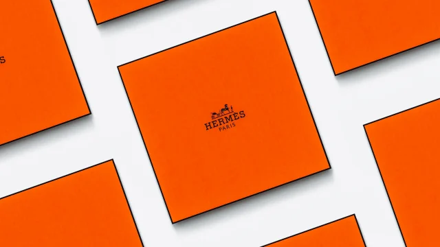 資材不足という偶然から誕生した、ハイブランドが手がけるオレンジのオリジナルボックス