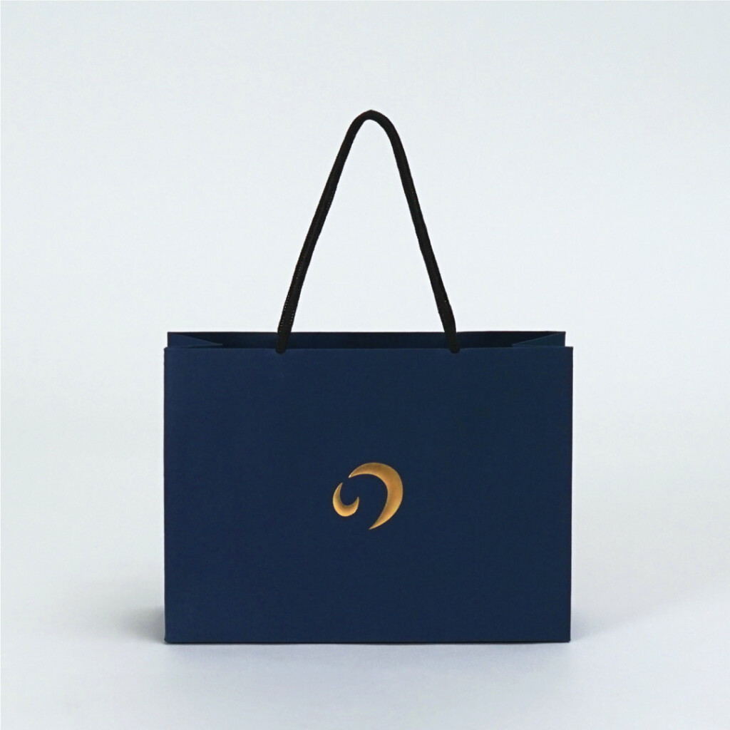 伝統的工芸品の品格を感じさせる紙袋1