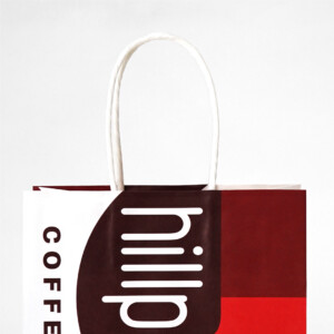 ロゴマークを主役にした、遊び心のある紙袋4