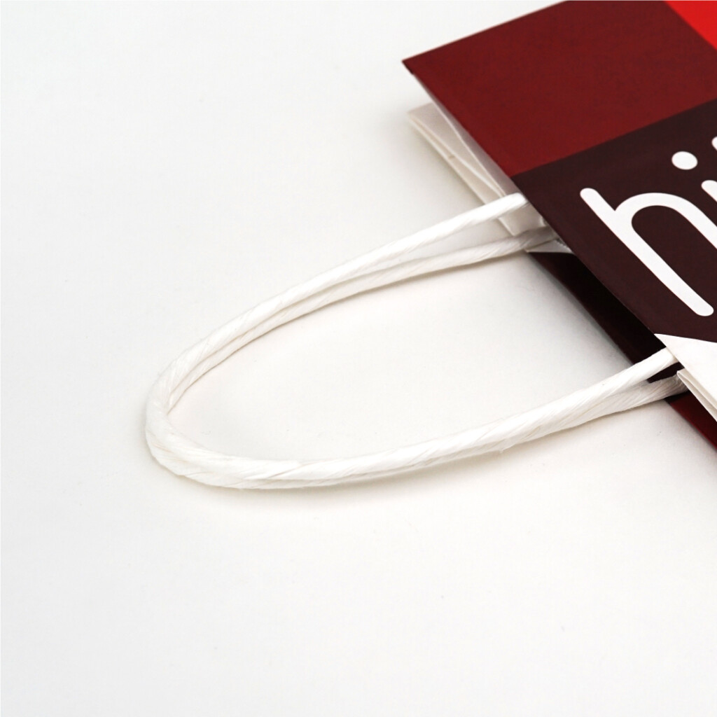 ロゴマークを主役にした、遊び心のある紙袋8