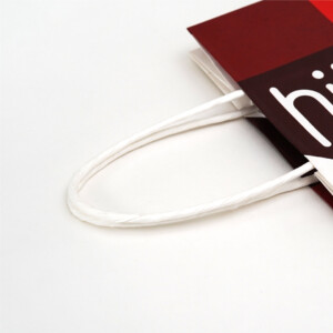 ロゴマークを主役にした、遊び心のある紙袋8