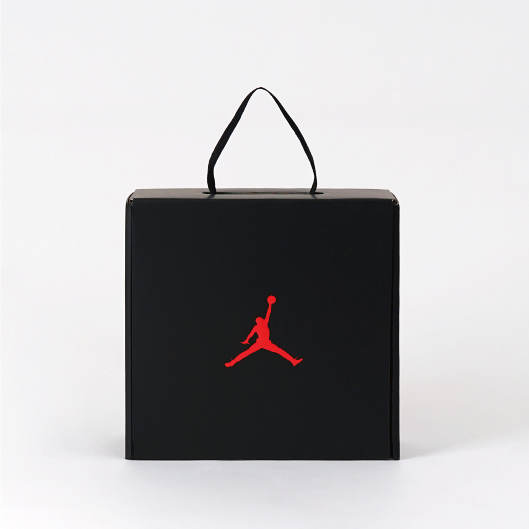 ストリートを代表する、存在感で魅せるボックス型パッケージ