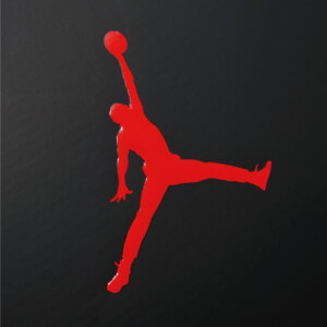 人気スニーカーブランドの浮き出し加工でロゴが際立つ、機能性とデザインを両立したオリジナル紙袋